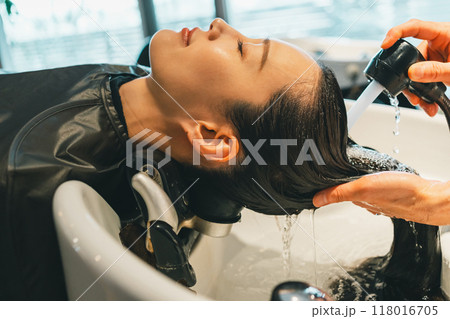 beauty parlor 118016705