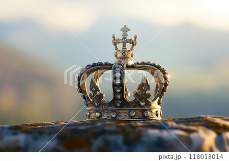 Ornate royal crown outdoors Ornate royal crown outdoors 118018014