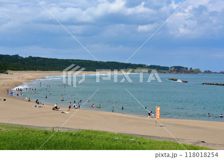 八戸 うみねこラインの大須賀海岸と白浜海水浴場（鮫角灯台方面） 118018254
