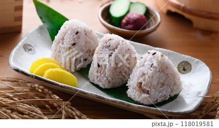 雑穀米で作った おにぎり （ 雑穀おにぎり 三十雑穀 ） 118019581