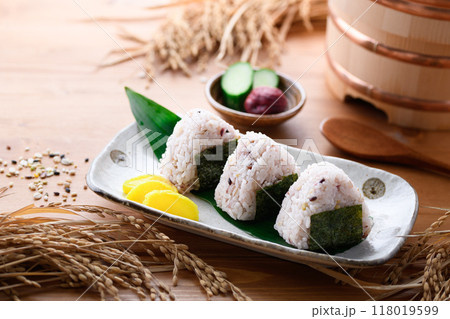 雑穀米で作った おにぎり ( 雑穀おにぎり 三十雑穀 ) 雑穀米で作った おにぎり ( 雑穀おにぎり 三十雑穀 ) 118019599