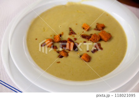 Vegetable soup puree with croutons Vegetable soup puree with croutons 118021095