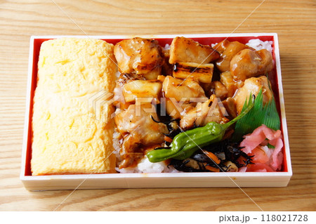 出汁巻と焼き鳥の弁当 出汁巻と焼き鳥の弁当 118021728