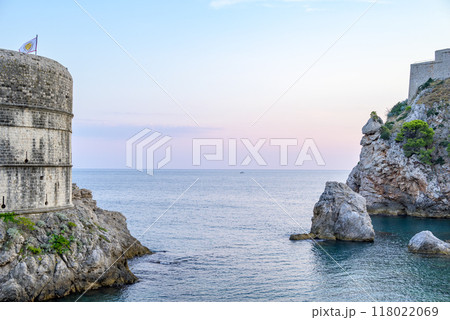 Medieval walls of the Old Walled City of Dubrovnik, UNESCO world heritage site at the Adriatic Sea in Croatia Medieval walls of the Old Walled City of Dubrovnik, UNESCO world heritage site at the Adriatic Sea in Croatia 118022069