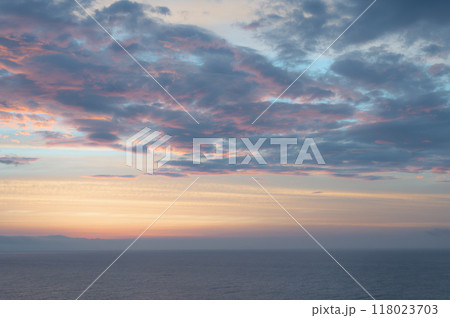 美しく焼けた朝の空 美しく焼けた朝の空 118023703