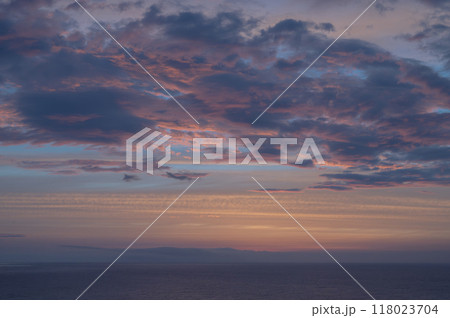 美しく焼けた朝の空 美しく焼けた朝の空 118023704