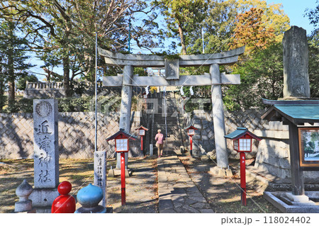 福岡県直方市頓野の近津神社社頭と鳥居 福岡県直方市頓野の近津神社社頭と鳥居 118024402