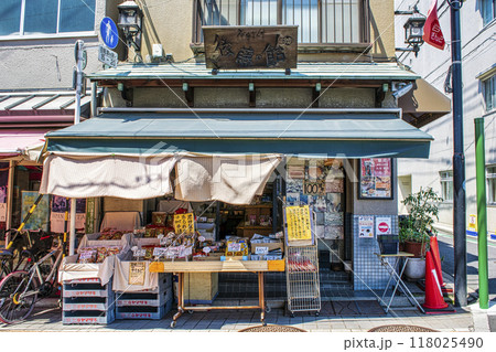 東京都 谷中ぎんざ・谷中銀座商店街 自家製飴の後藤・大正11年創業 谷根千散歩コース 東京都 谷中ぎんざ・谷中銀座商店街 自家製飴の後藤・大正11年創業 谷根千散歩コース 118025490