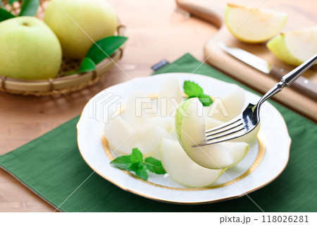 シャキッとした食感 二十世紀梨 （ カットイメージ ） 118026281