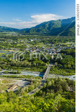日本　長野県北安曇郡白馬村のどんぐりパノラマ展望台からのパノラマ風景 118028503