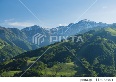 日本 長野県北安曇郡白馬村のどんぐりパノラマ展望台からの北アルプス 日本 長野県北安曇郡白馬村のどんぐりパノラマ展望台からの北アルプス 118028504