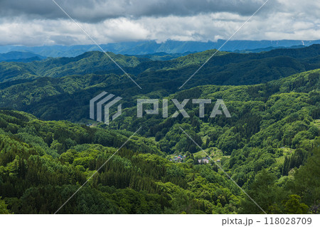 日本 長野県長野市鬼無里の大望峠から眺める風景 日本 長野県長野市鬼無里の大望峠から眺める風景 118028709