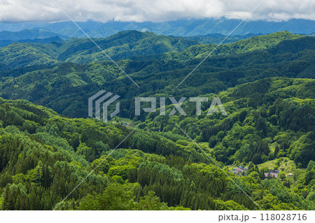 日本　長野県長野市鬼無里の大望峠から眺める風景 118028716