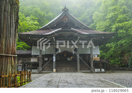 日本 長野県長野市にある戸隠神社の中社 日本 長野県長野市にある戸隠神社の中社 118029065