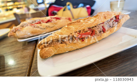 Tuna Sandwich 118030943