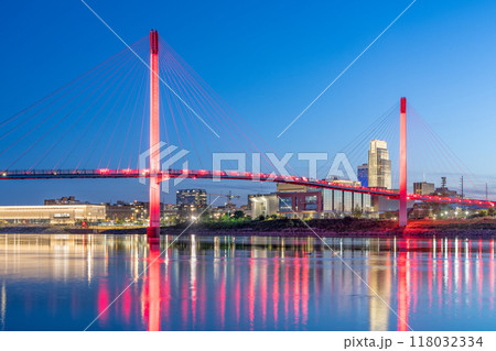 Omaha, Nebraska, USA Skyline on the Missouri River 118032334