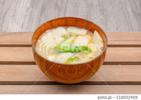 揚げと葱の味噌汁 揚げと葱の味噌汁 118032409