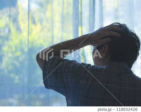 不安な男性 118032426