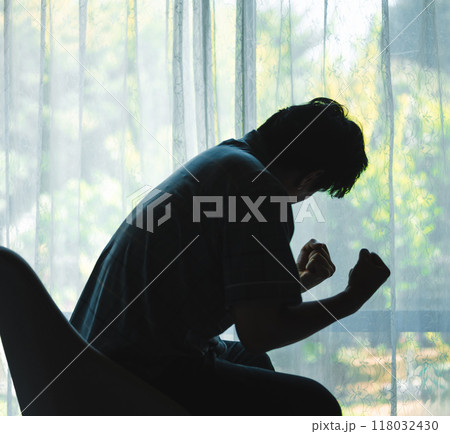 やる気の出る男性ポートレート 118032430