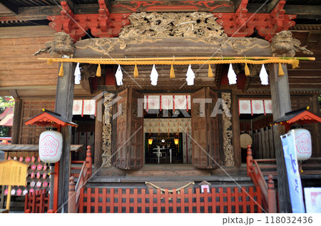 群馬県前橋市下大屋町の子育ての神様　朝日に輝く産泰神社 118032436