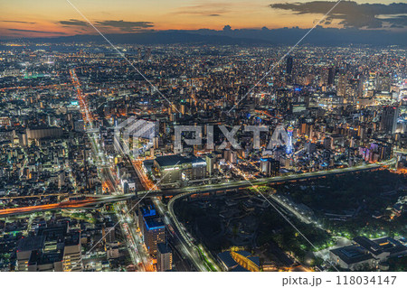 ［夜景・夕景］大阪市内の街並み・通天閣[あべのハルカス300展望台] 118034147