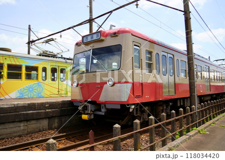 丹生川駅に停車中の三岐鉄道三岐線の車両（三重県いなべ市） 118034420