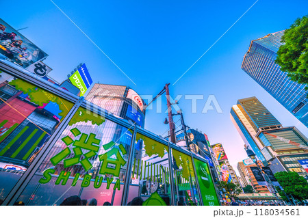 日本の東京都市景観 新しく生まれ変わった渋谷区公共喫煙所（渋谷スクランブル交差点前）＝9月4日 118034561