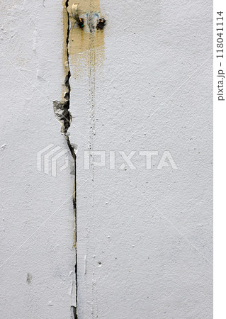 Cracked grey concrete surface with visible reinforcement Cracked grey concrete surface with visible reinforcement 118041114
