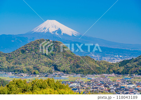 【静岡県】守山山頂展望台から見る　田方平野と富士山 118043189