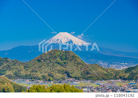 【静岡県】守山山頂展望台から見る 田方平野と富士山 【静岡県】守山山頂展望台から見る 田方平野と富士山 118043192