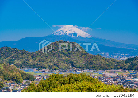 【静岡県】守山山頂展望台から見る 田方平野と富士山 【静岡県】守山山頂展望台から見る 田方平野と富士山 118043194