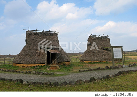 鳥取・米子市 伯耆古代の丘公園 竪穴住居 鳥取・米子市 伯耆古代の丘公園 竪穴住居 118043398