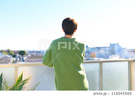 たそがれる男性ポートレート 118045088