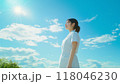 青空の下希望に燃える若い看護師 118046230
