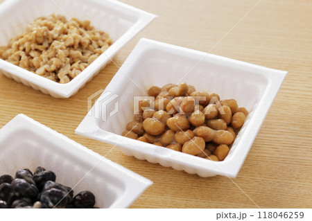 パックに入った3種類の納豆 パックに入った3種類の納豆 118046259