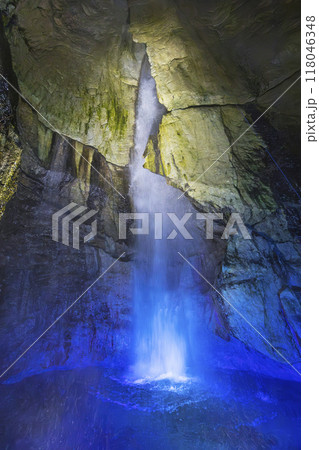 滝観洞　天の岩戸の滝 118046348