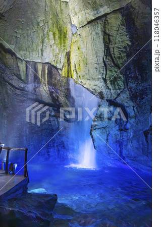 滝観洞　天の岩戸の滝 118046357