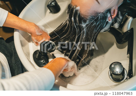 beauty parlor 118047963