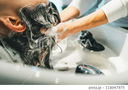 beauty parlor 118047975