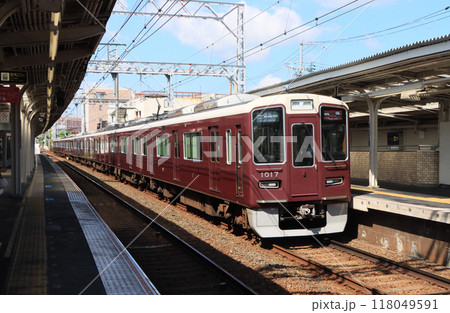 阪急神戸線　芦屋川駅を通過する1000系特急 118049591