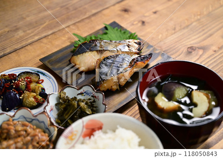 一汁三菜 サワラの味噌漬け、辛子高菜、納豆、ナスの和え物 一汁三菜 サワラの味噌漬け、辛子高菜、納豆、ナスの和え物 118050843