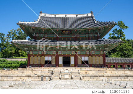 ソウル 世界文化遺産の昌徳宮　仁政殿 118051153
