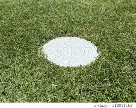 芝生と雨水マス 芝生と雨水マス 118051162