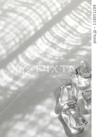 爽やかな雰囲気のアクリル氷の素材画像 118051289