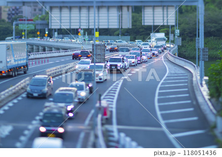 ミニチュア風・日没前の首都高速都心環状線 118051436