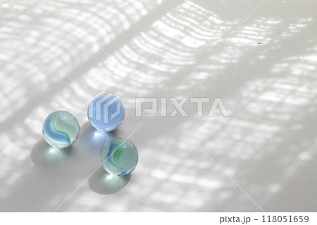 爽やかな雰囲気のアクリル氷の素材画像 爽やかな雰囲気のアクリル氷の素材画像 118051659