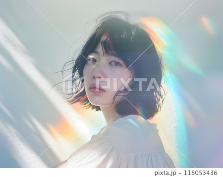 光を纏う美しいアジア人女性 118053436