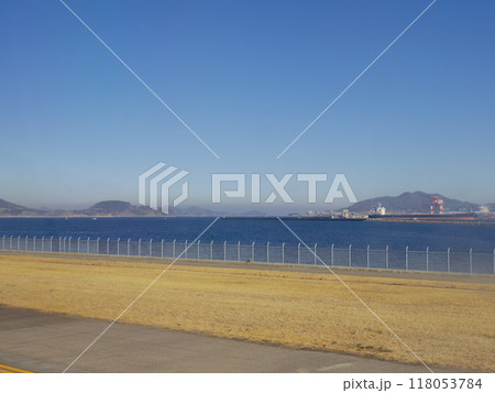 松山空港より望む忽那諸島(愛媛県松山市) 松山空港より望む忽那諸島(愛媛県松山市) 118053784