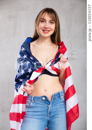 Young pretty woman proudly displaying flag of usa 118054157