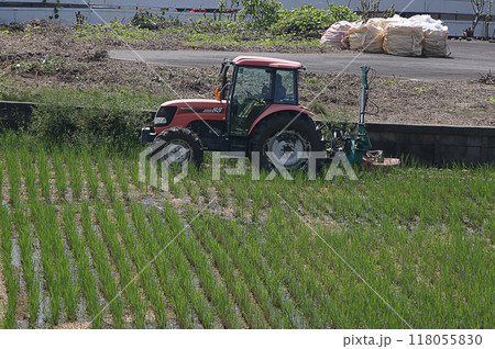 トラクター作業 草刈り トラクター作業 草刈り 118055830